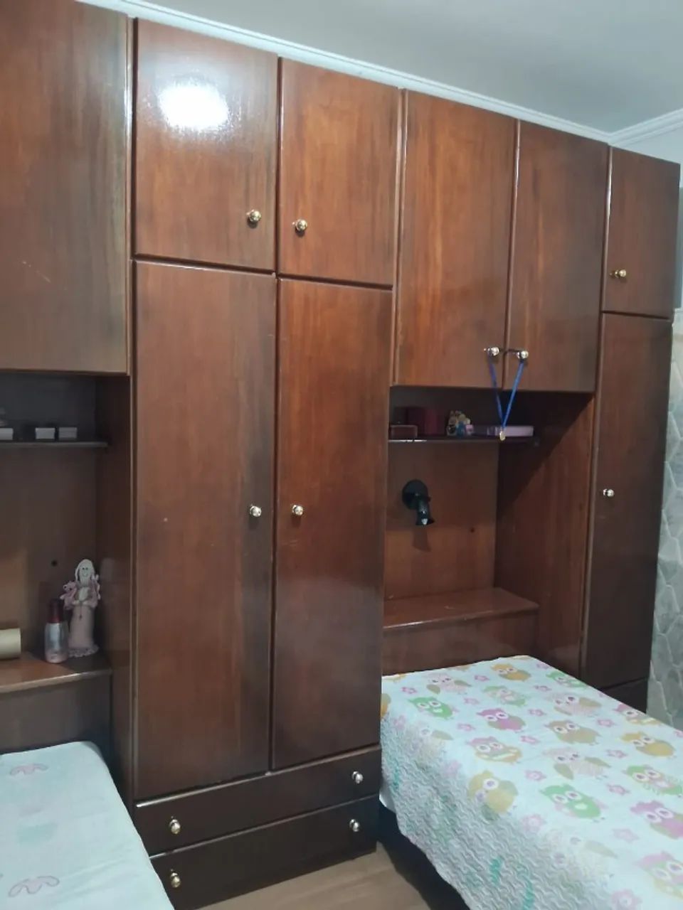 Guarda roupa com 2 camas de solteiro embutidas - Foto 3