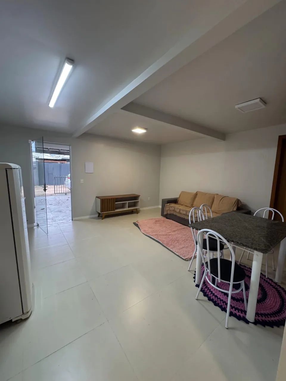 Alugo casa mobiliada direto com proprietário - Foto 2