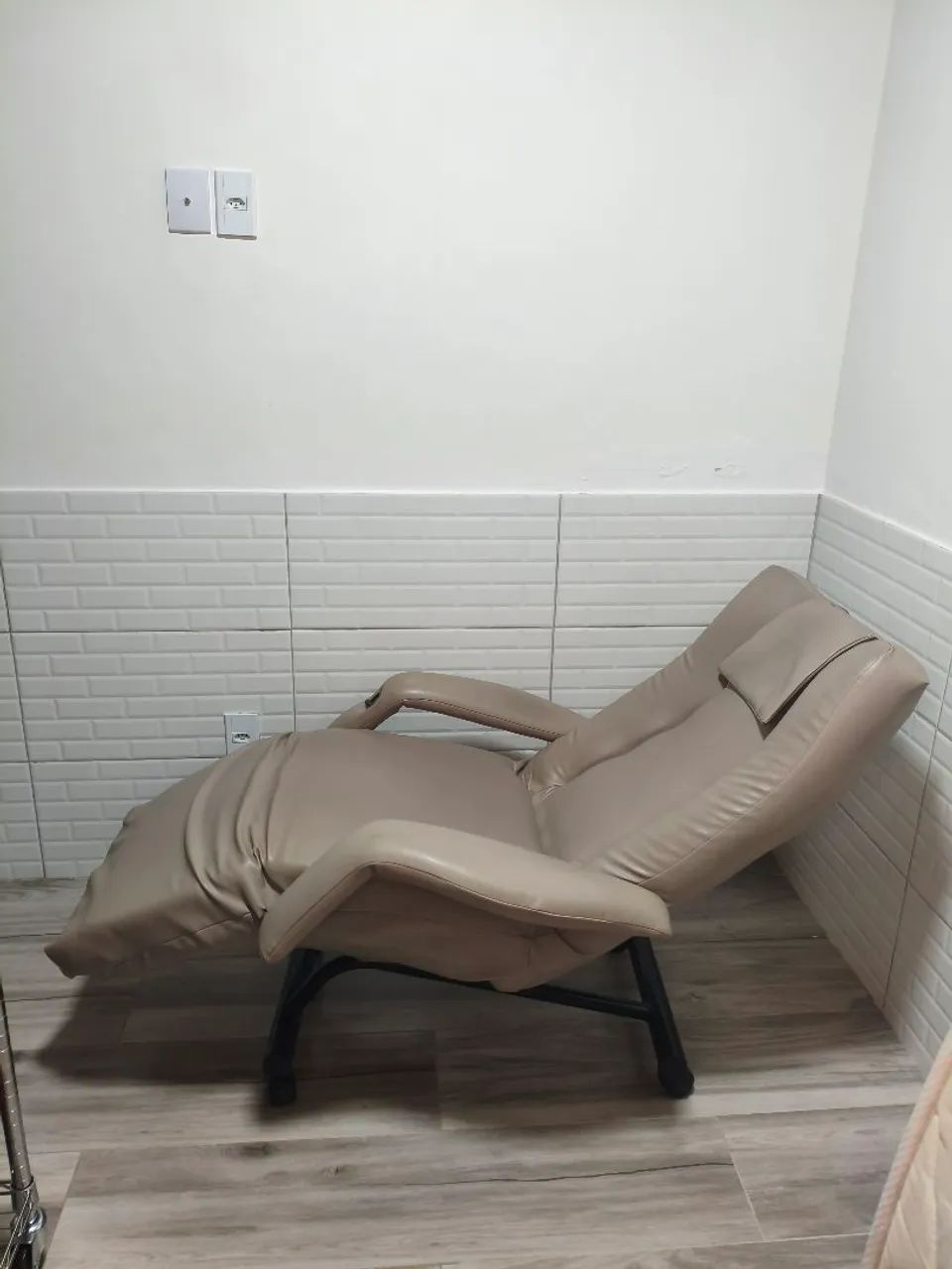 POLTRONA HOSPITALAR RECLINÁVEL  - Foto 3