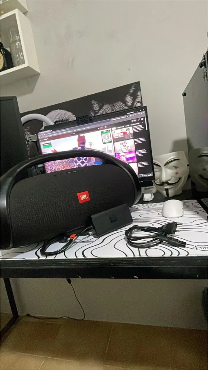 JBL BOMBOX