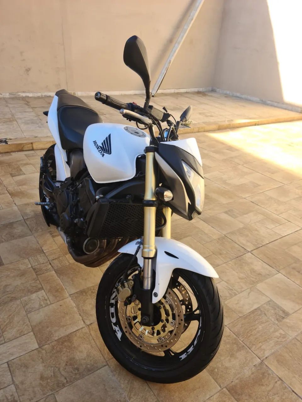 Hornet - Foto 2