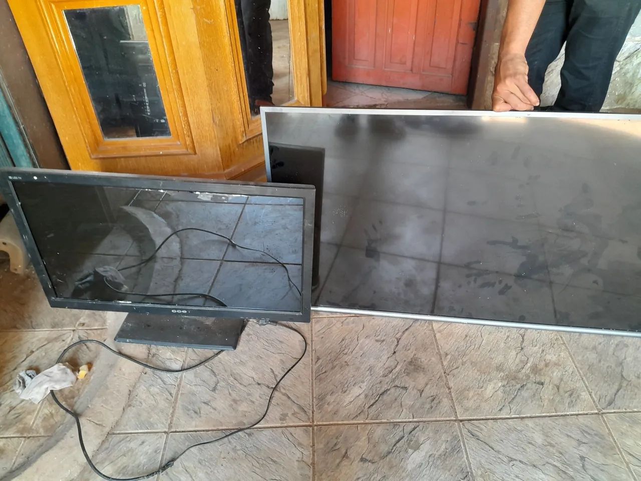 2 TV COM DEFEITO