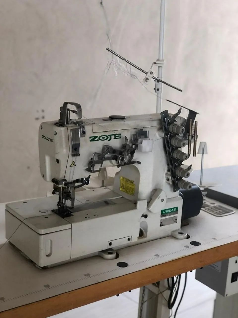 GALONEIRA INDUSTRIAL ZOJE W562-1-BD COMPLETA COM MESA