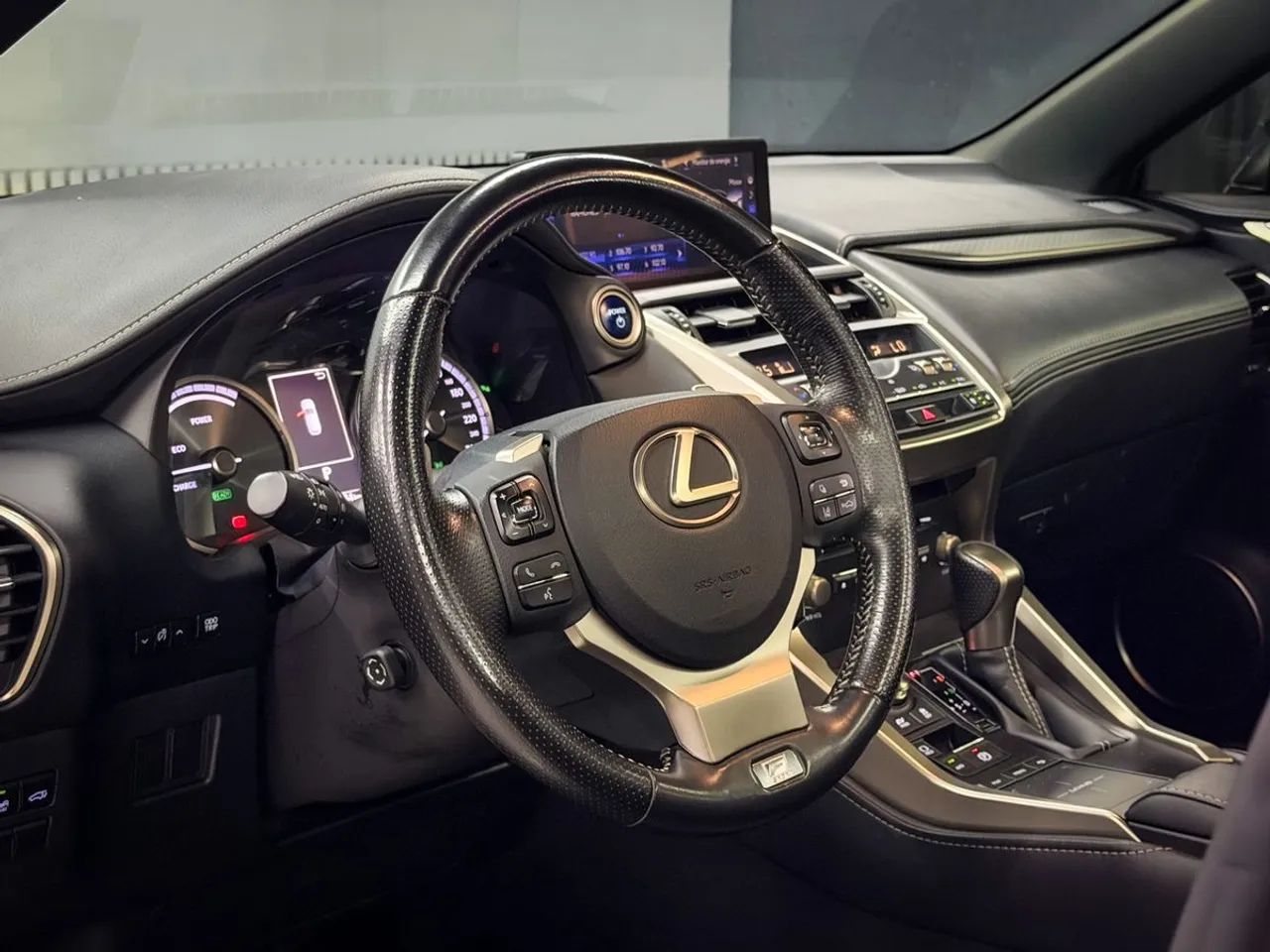 Lexus NX-300 F-sport 2.0 16V 238cv Aut., foto 9 de 20