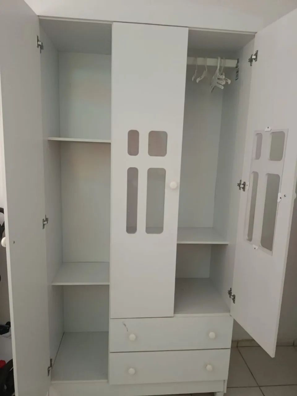 Guarda roupa infantil semi-novo, sem marcas