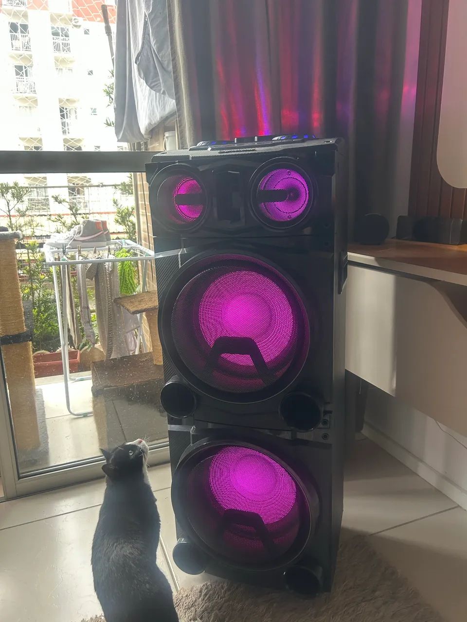 Caixa de Som Gradiente 1500w 2 woofers de 12" e tweeters. Bluetooth, USB