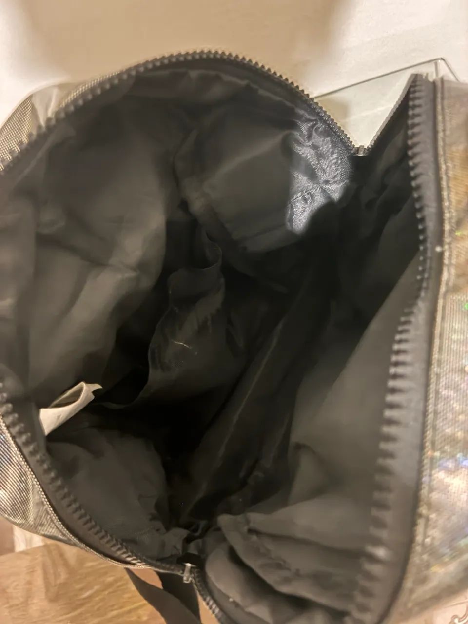 Mini bag holográfica da Capricho com a Sestini - Foto 2