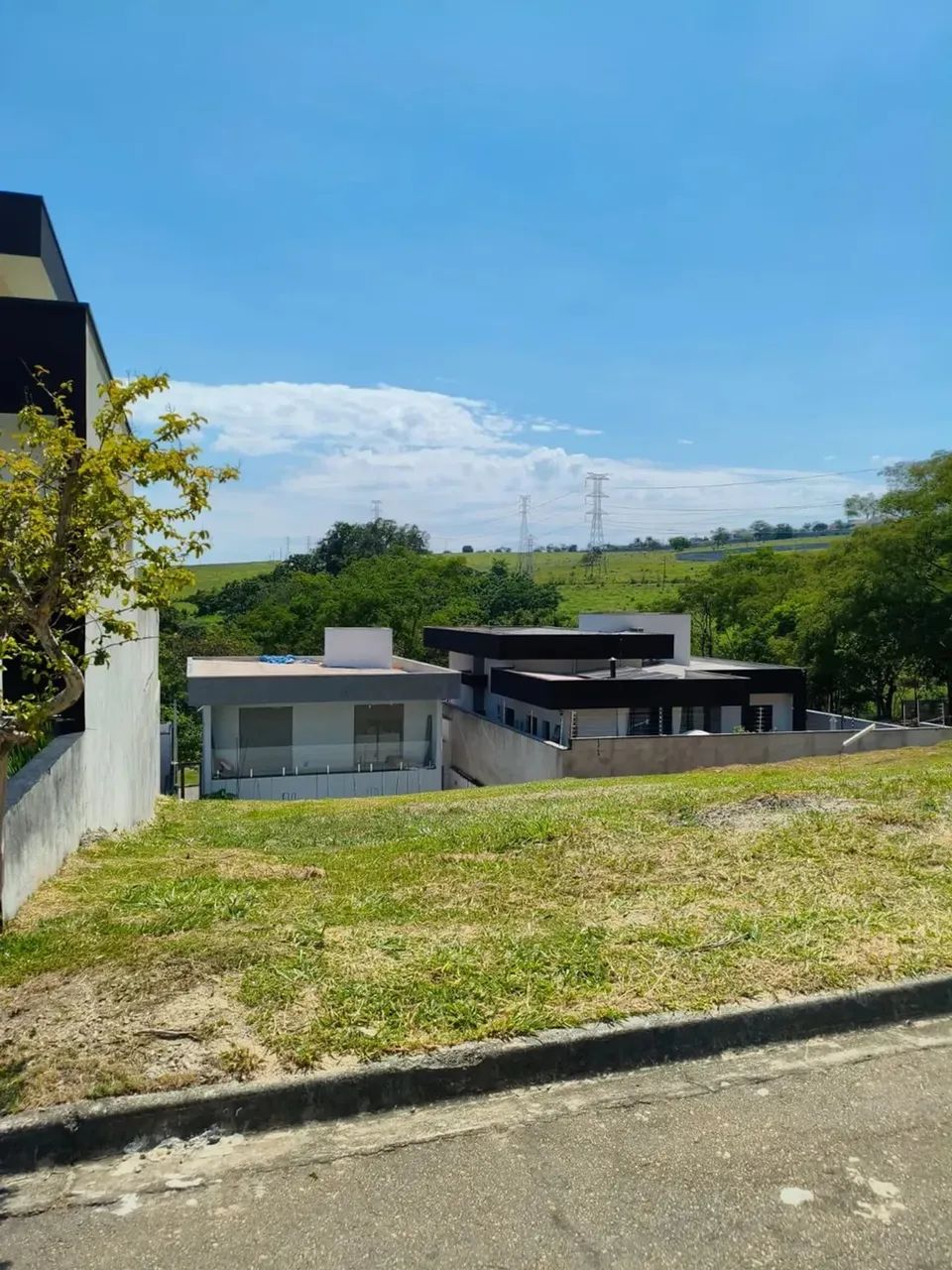 OPORTUNIDADE Terreno para venda de 300 metros quadrados no Condomínio Terras do Vale - Caç