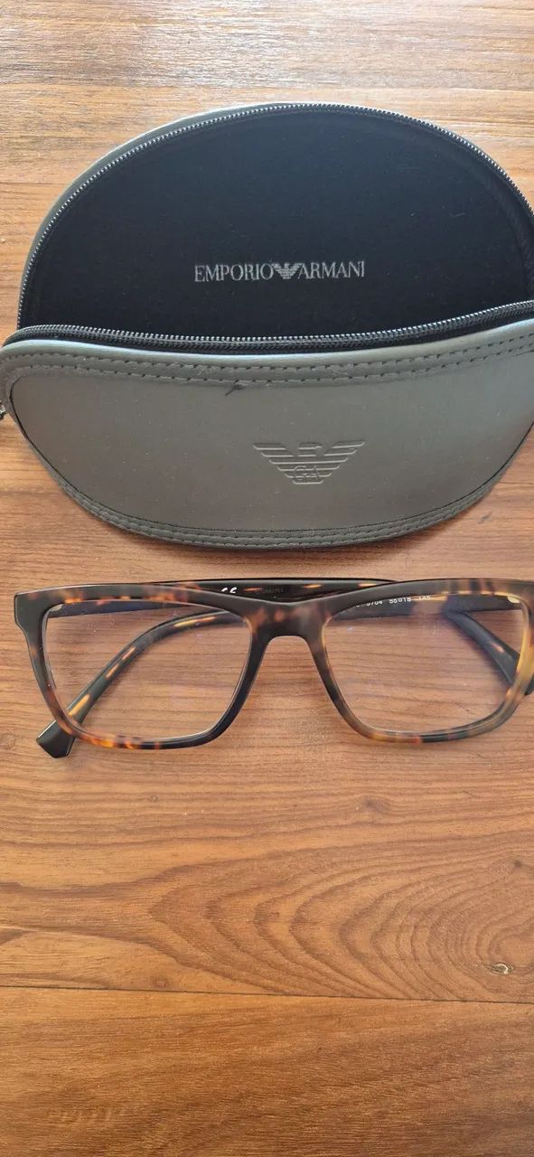 Armações de óculos Rayban e Armani