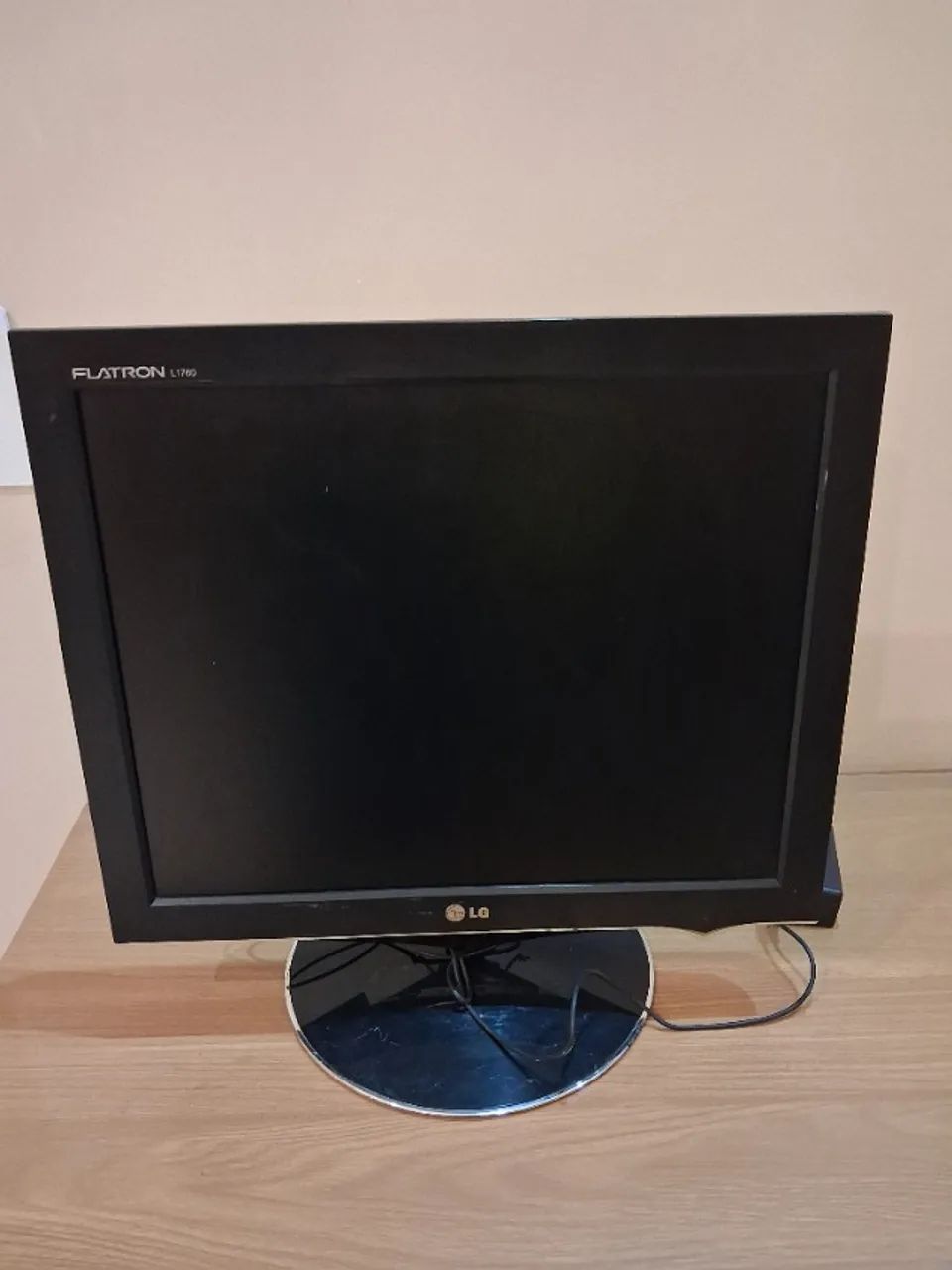 Monitor Lg Flatron 17 Polegadas Com Cabo Vga E Fonte 12v Preto 12v (Usado)