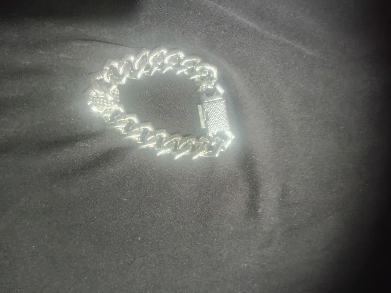 Pulseiras masculinas prateadas cravejadas*novas*!