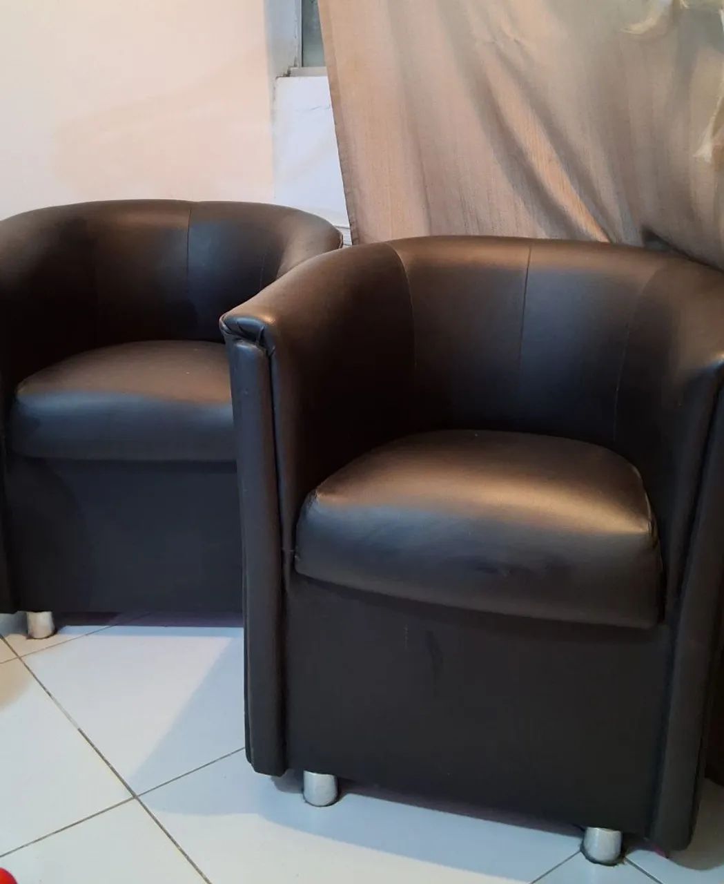 2 poltronas Malta para recepção/ sala de estar 