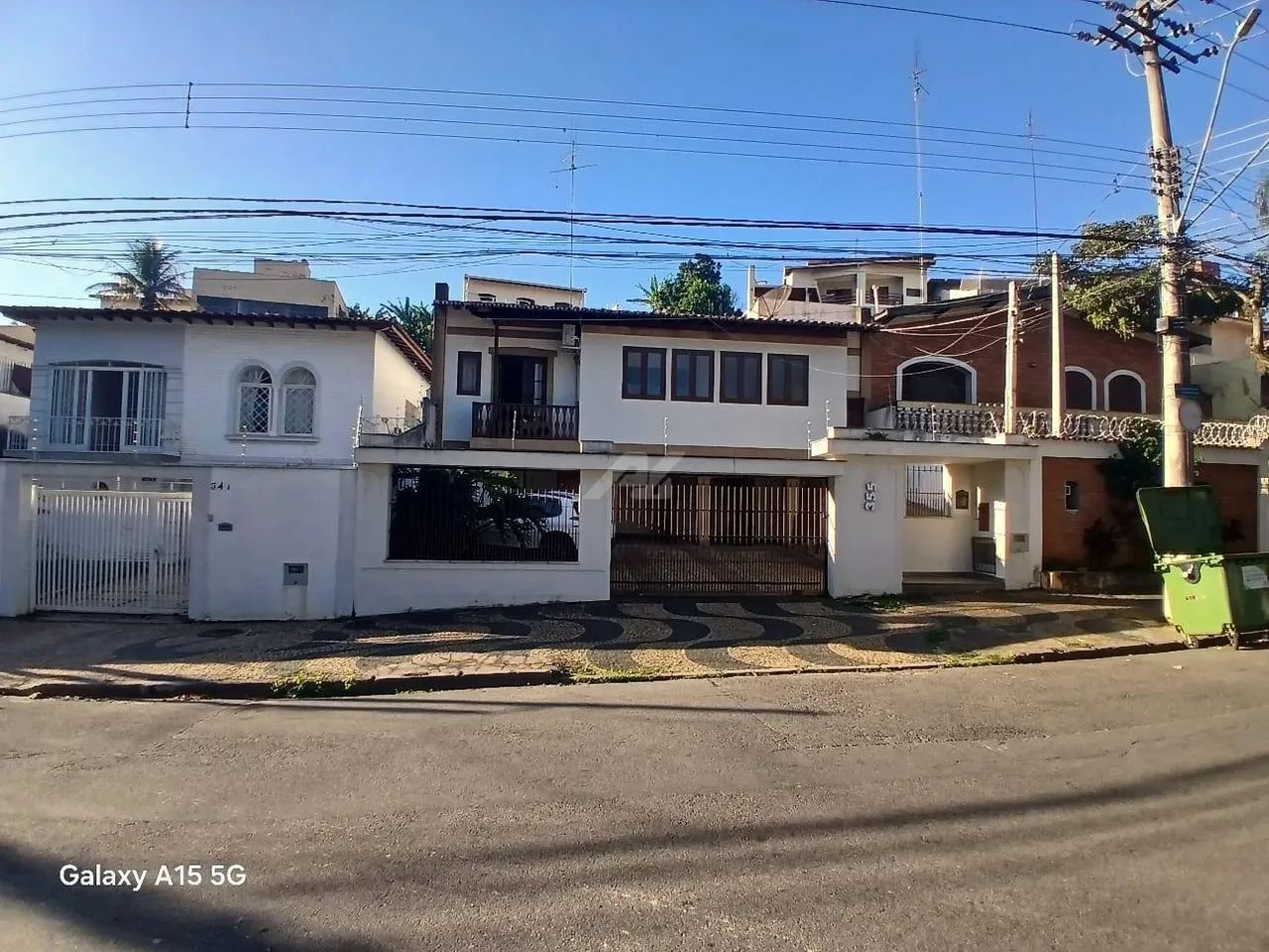 casa com 3 dormitórios com 3 suítes.