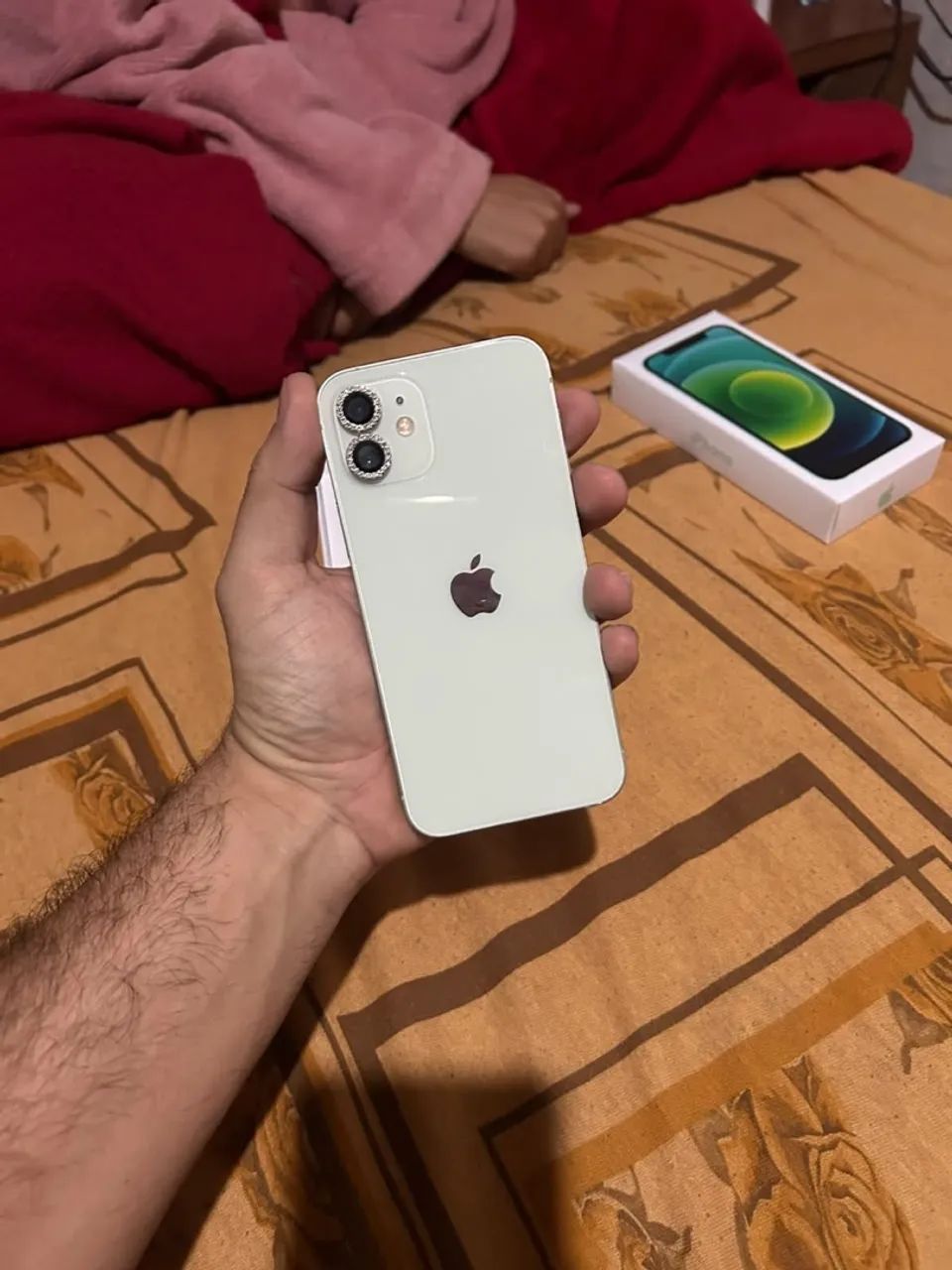 Vendo iPhone 12 impecável 