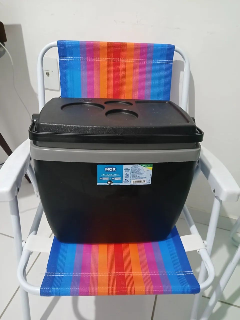 Vende-se 2 Caderas de praia e Caixa termica de 18 litros Combo praia - Foto 2