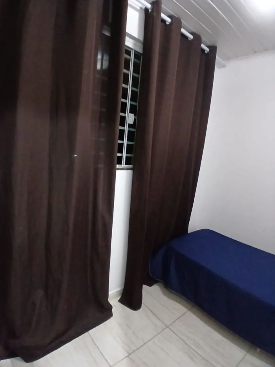 Alugo quarto mobiliado 