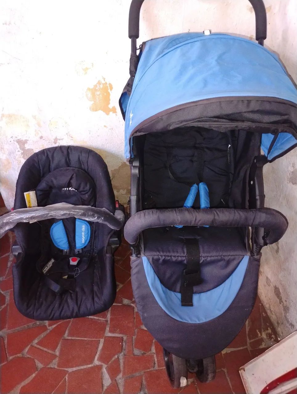 Carrinho de bebe com bebê conforto 