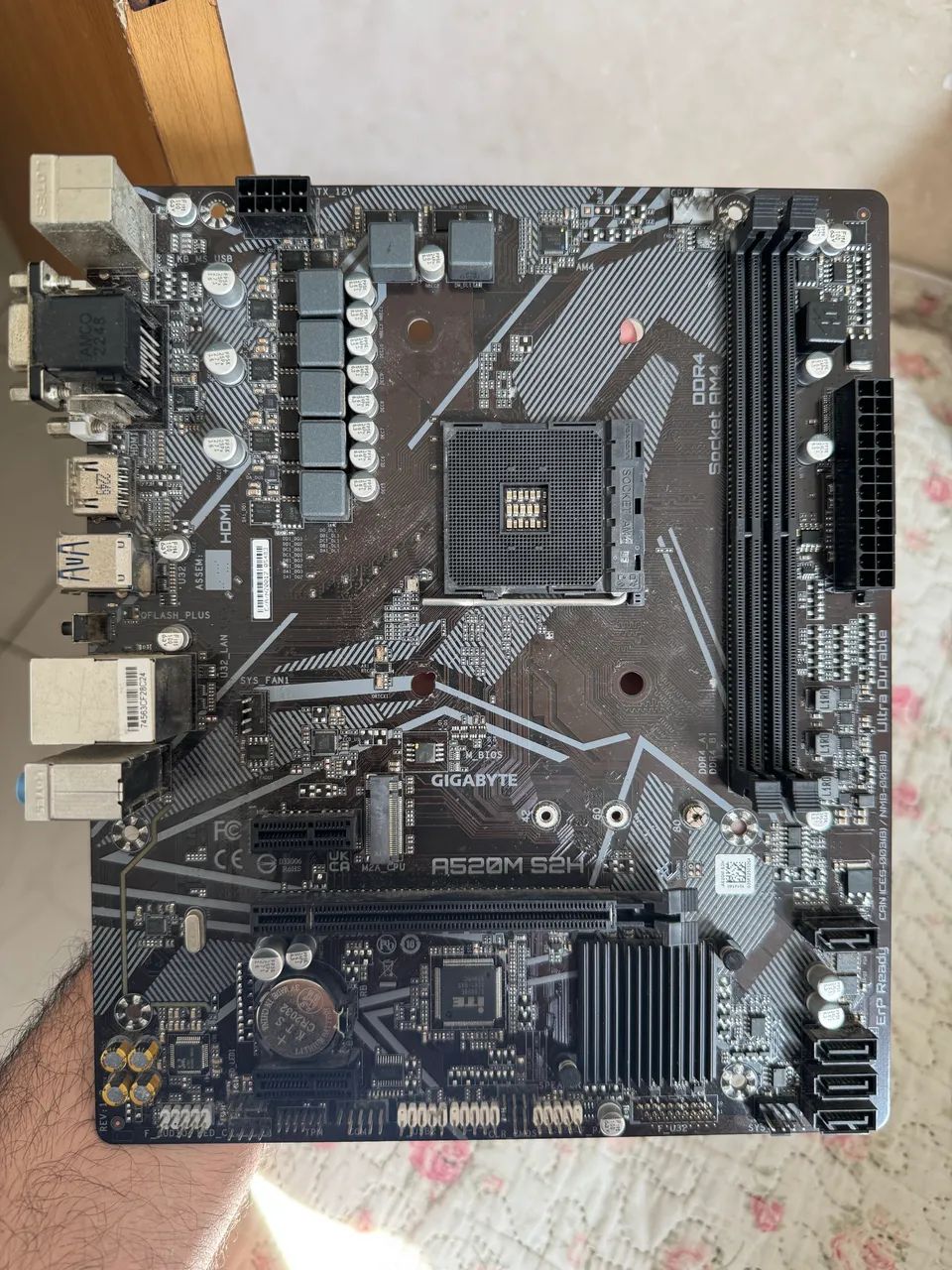 Placa mãe Gigabyte A520M S2H - Foto 3