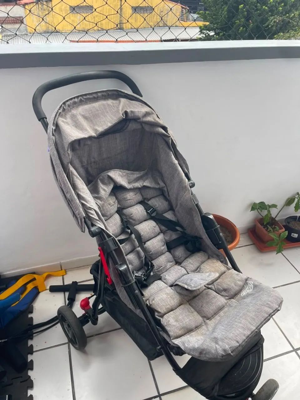 Carrinho de bebê com bebê conforto  - Foto 3