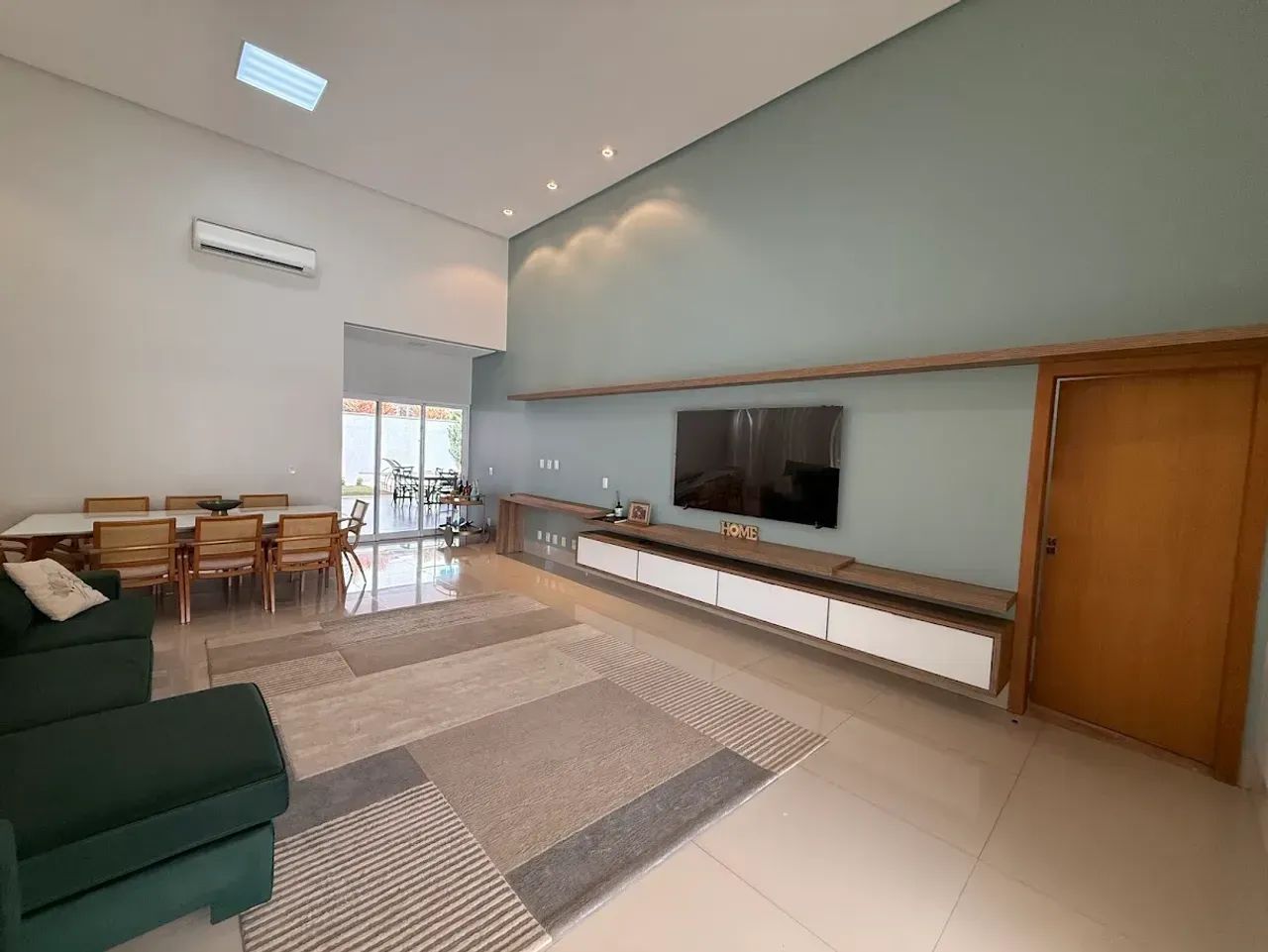 Térrea  252 m², 4 suítes, piscina aquecida, quintal no Cond Portal do Sol Green, Goiânia - - Foto 10