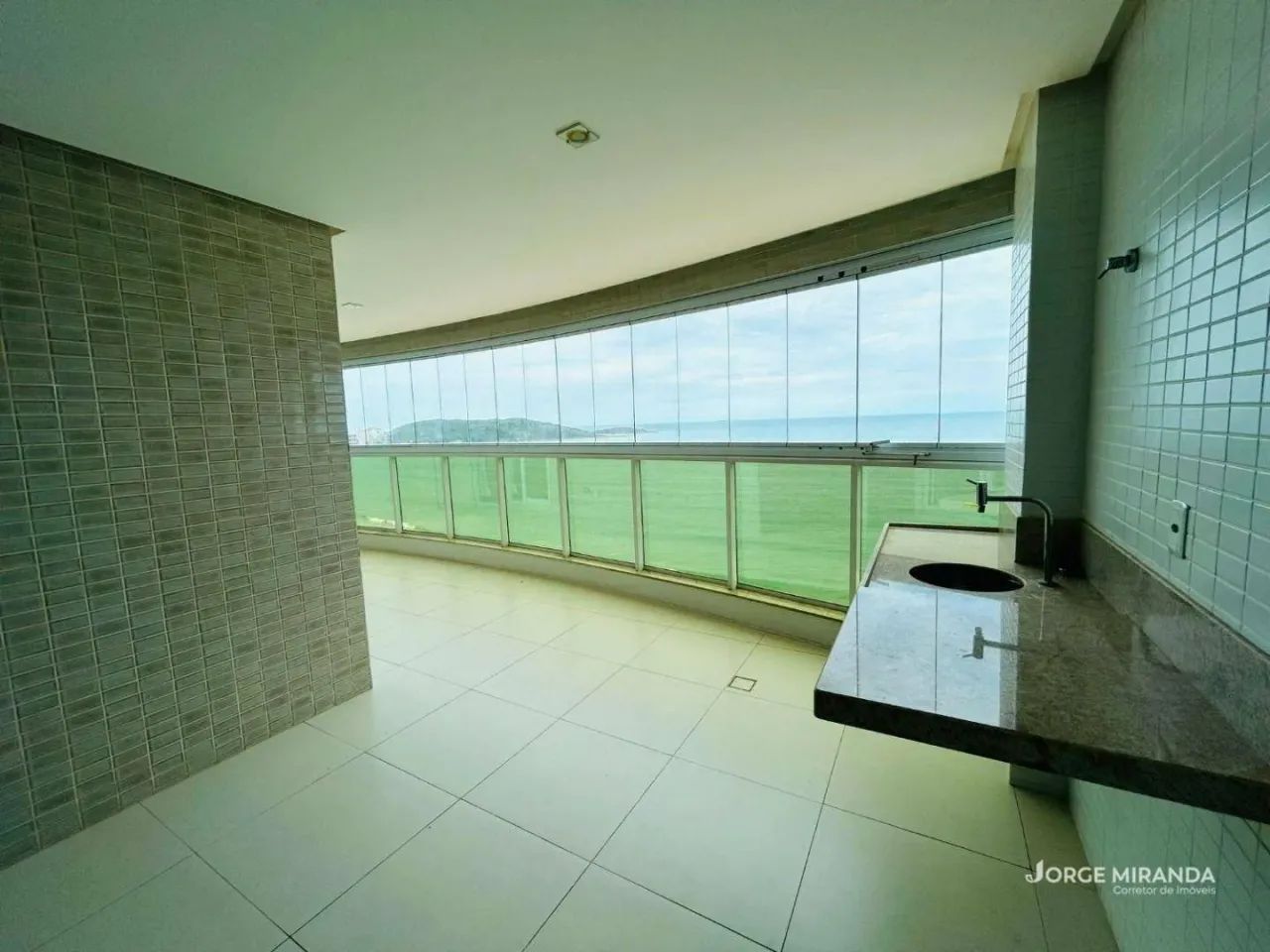Apartamento frente mar com 3 dormitórios à venda por R$ 1.850.000 - Praia do Morro - Guara - Foto 5