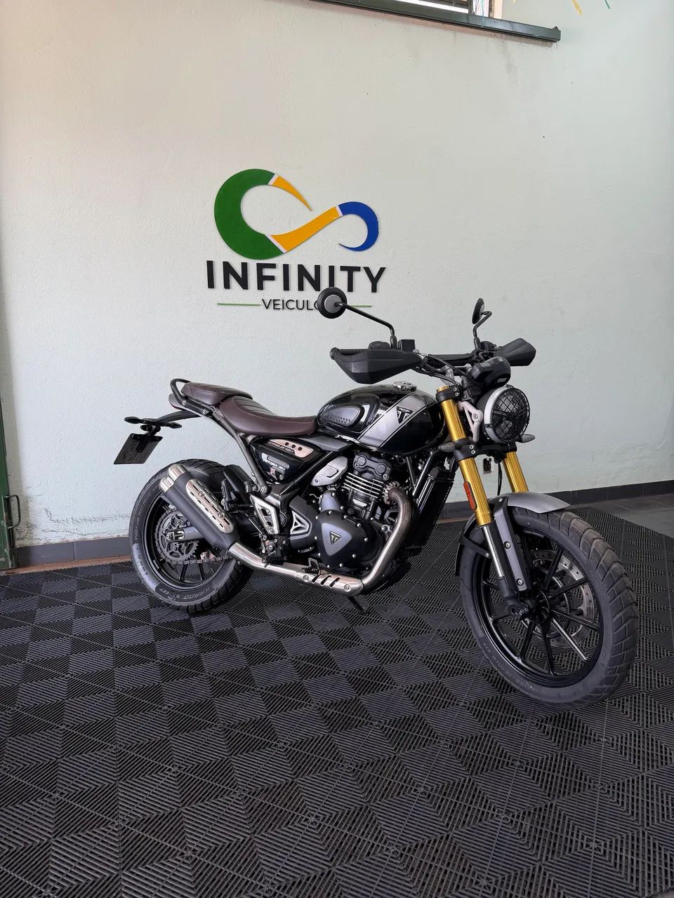 TRIUMPH SCRAMBLER 2025