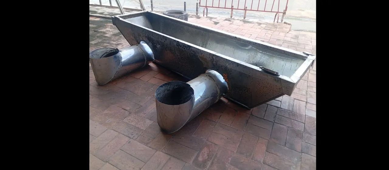 Coifa dupla, semi nova com exaustor.
