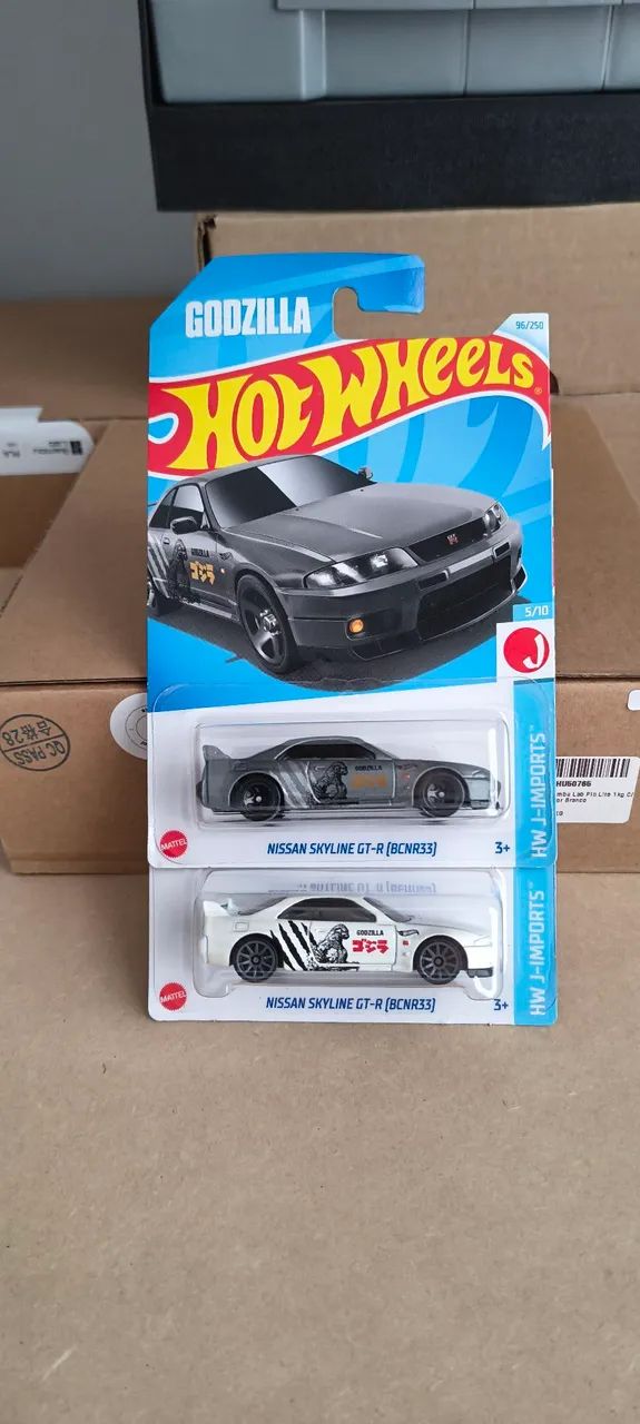 Hot Wheels 2 Nissan Skyline GT-R (BCNR 33) Godzilla Cinza e Branco