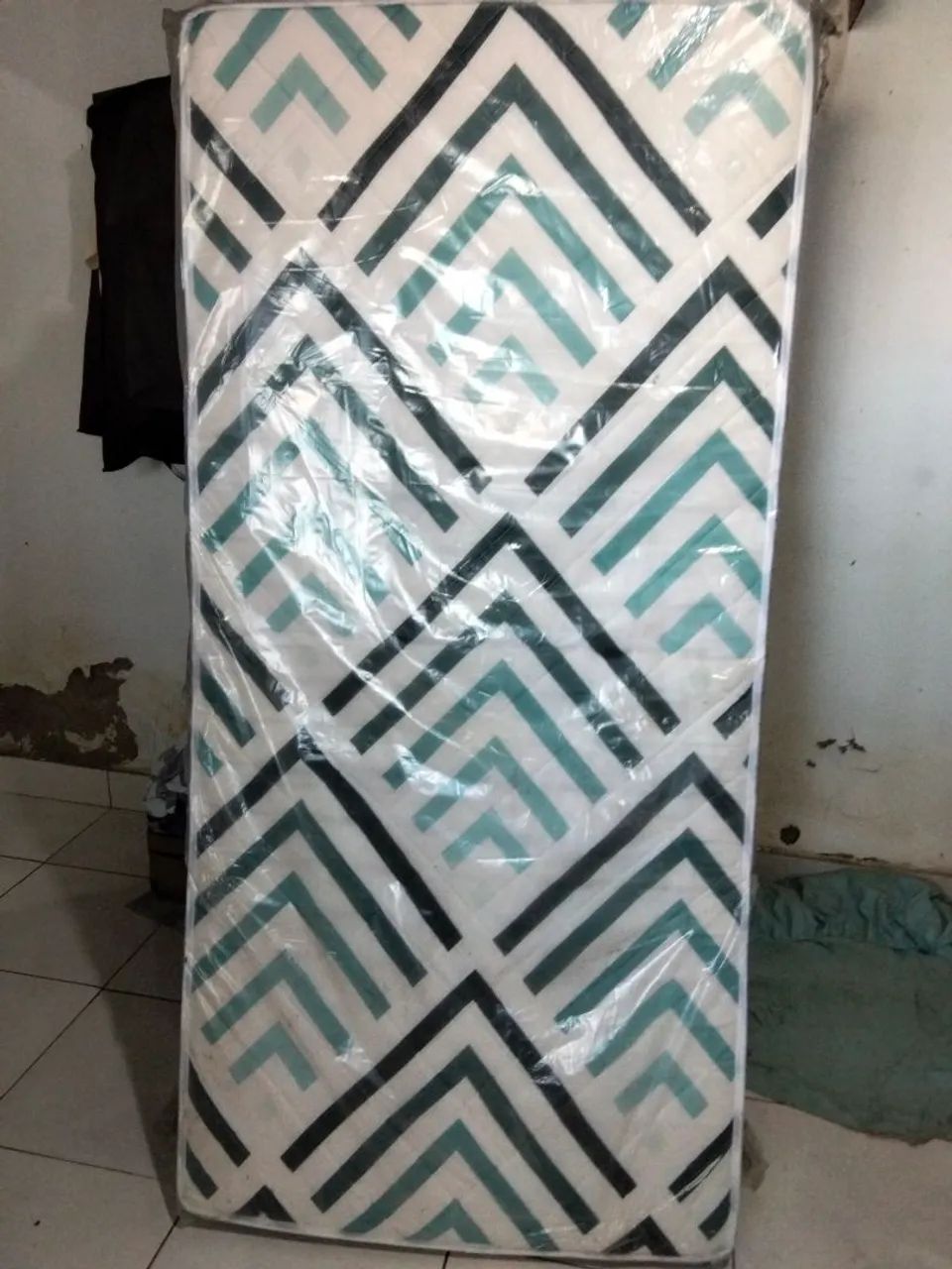 Vende-se cama e colchão para solteiro nova nunca usei  - Foto 2