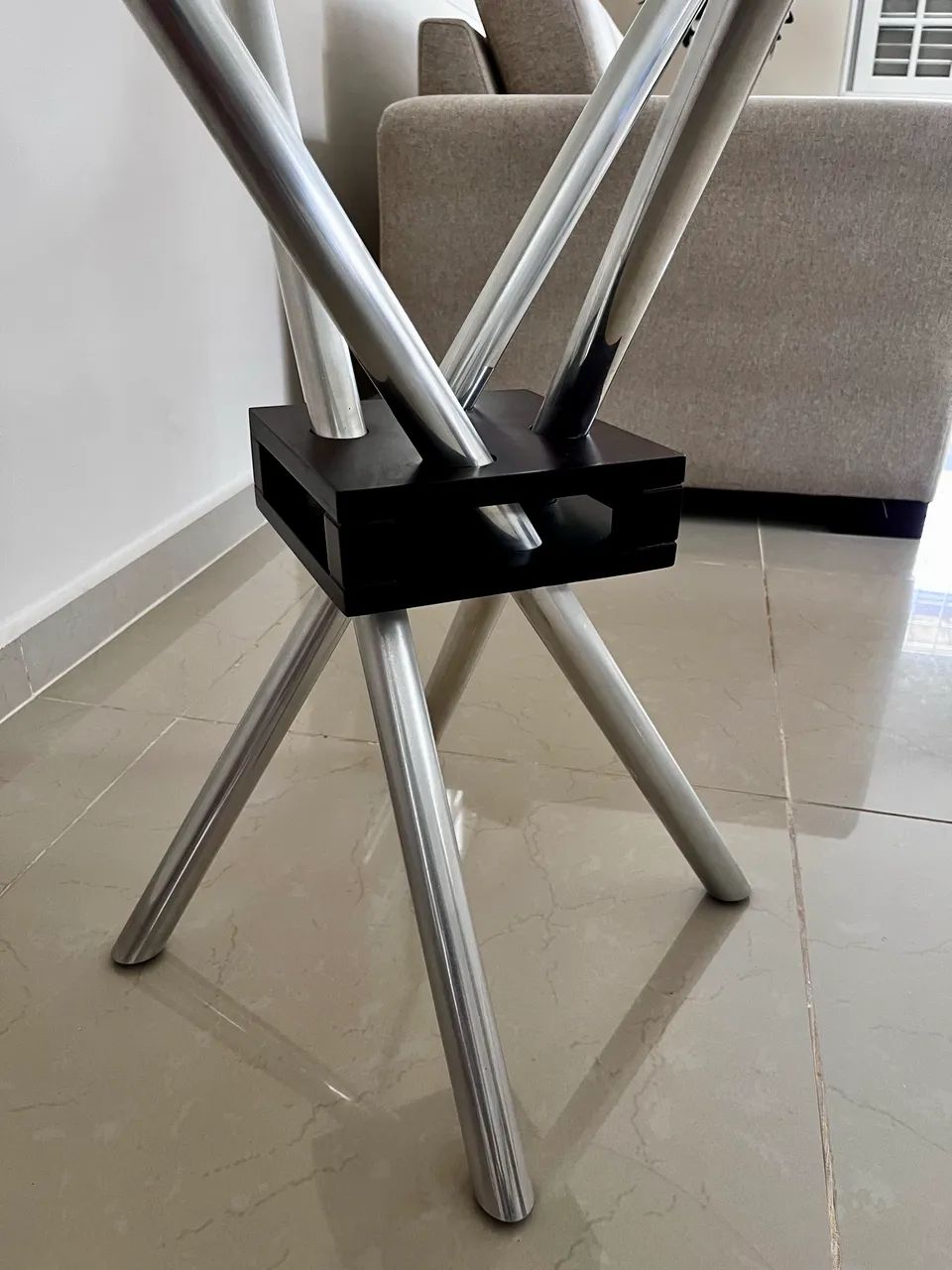 Mesa lateral Jacaúna 80 X 80 X 65cm - Em excelente estado! - Foto 4