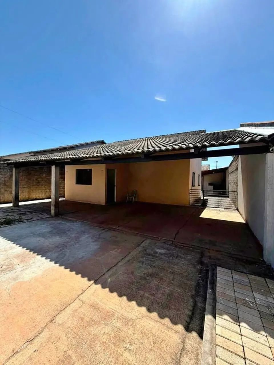 .CASA COM QUINTAL E GARAGEM