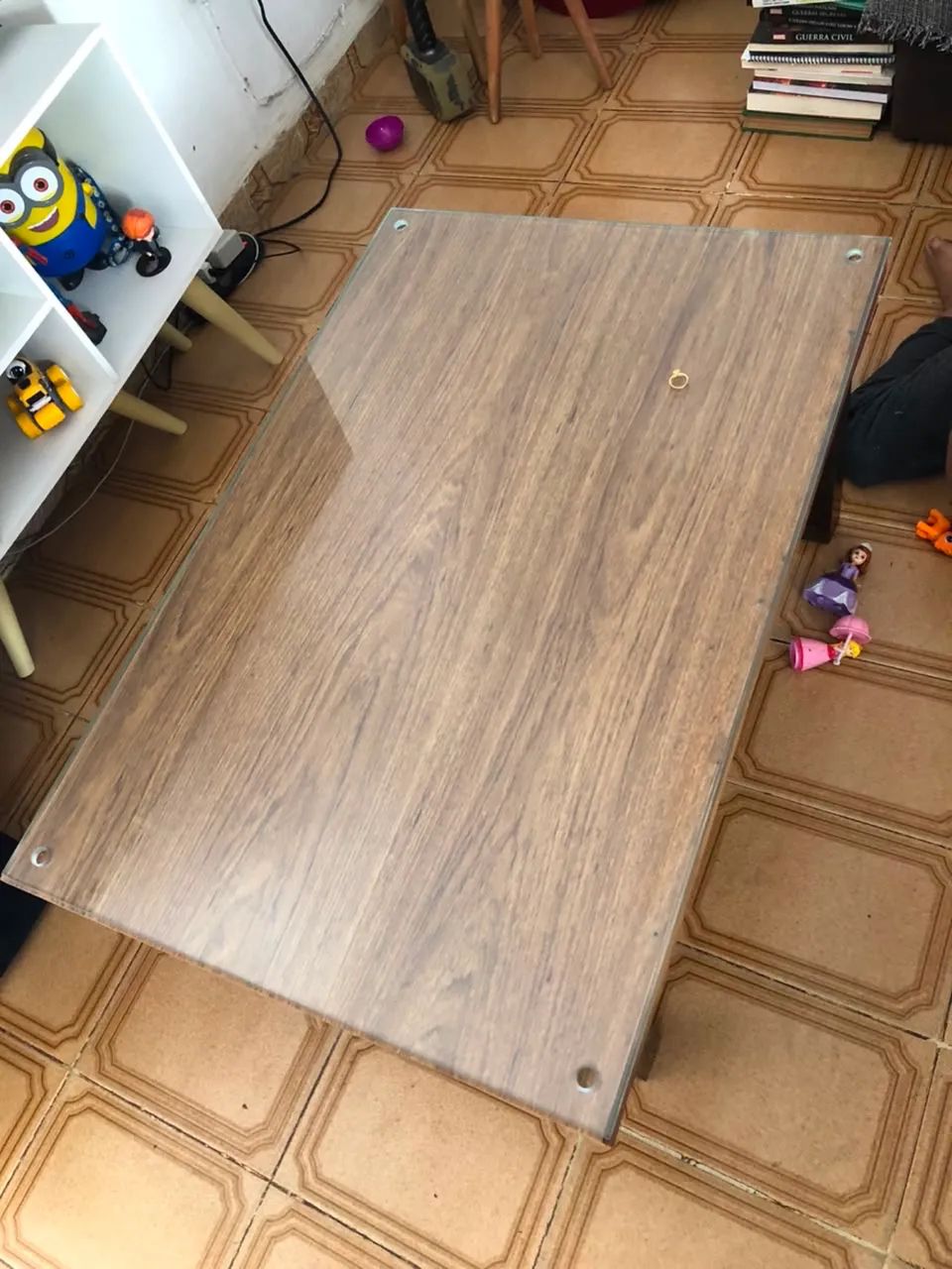 Mesa de centro com vidro e madeira  - Foto 3