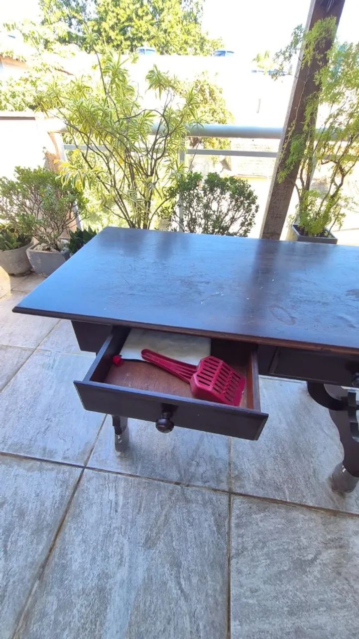 Vendo mesa escrivaninha de madeira maciça  - Foto 4