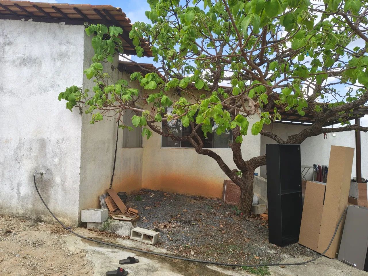 Vendo sitio com piscina, ofurô e 1 chalé completo  - Foto 4