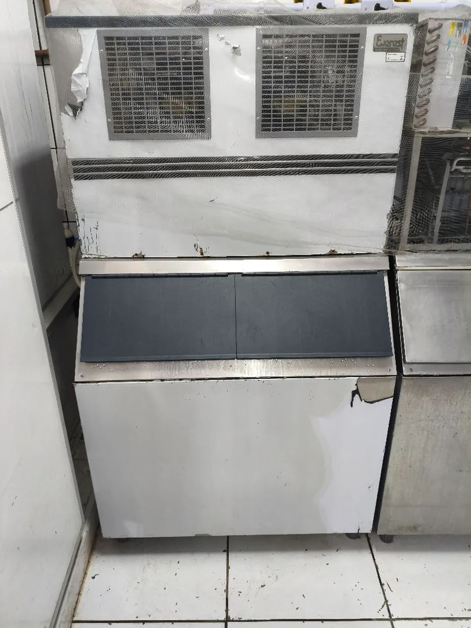 Máquina de gelo 300 kilos