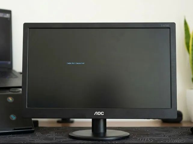 Monitor AOC 15.6" LED Usb / VGA (e1670Swu / e1670Swm) - Perfeito Estado / Super Compacto