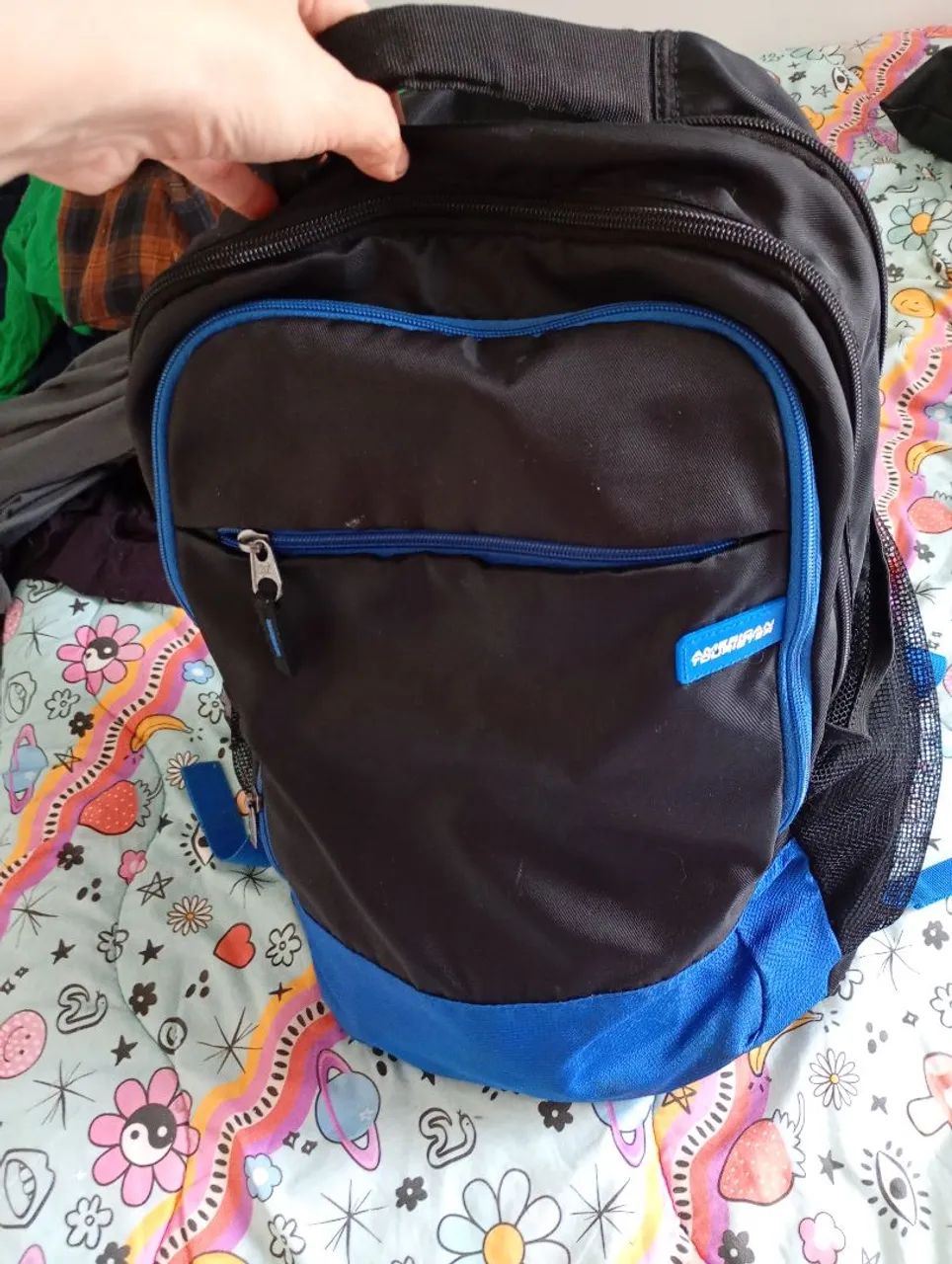Vendo mochila grande preta com azul reforçada - Foto 2