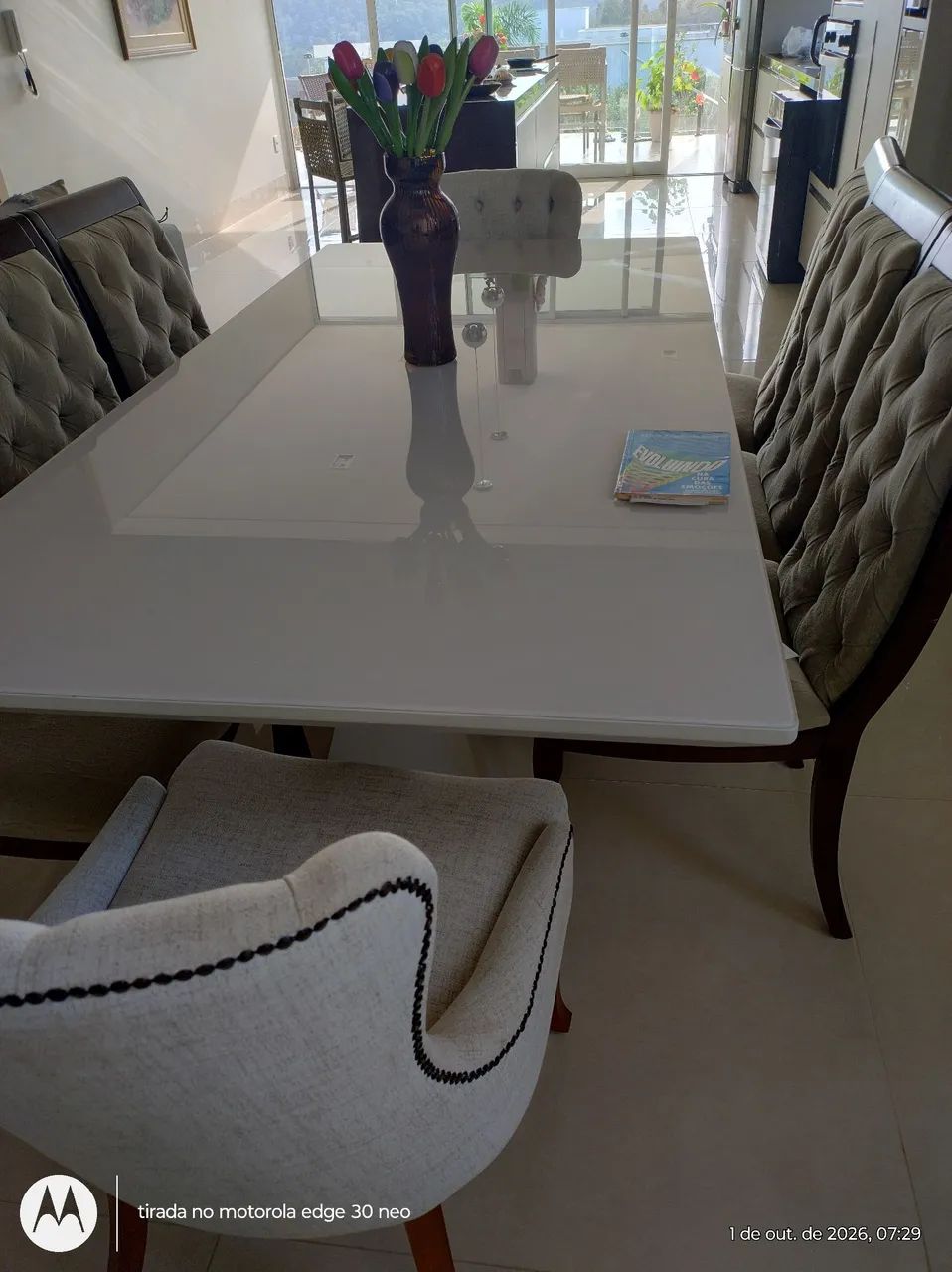 Jogo de mesa com 6 cadeiras e 2 poltronas  - Foto 4
