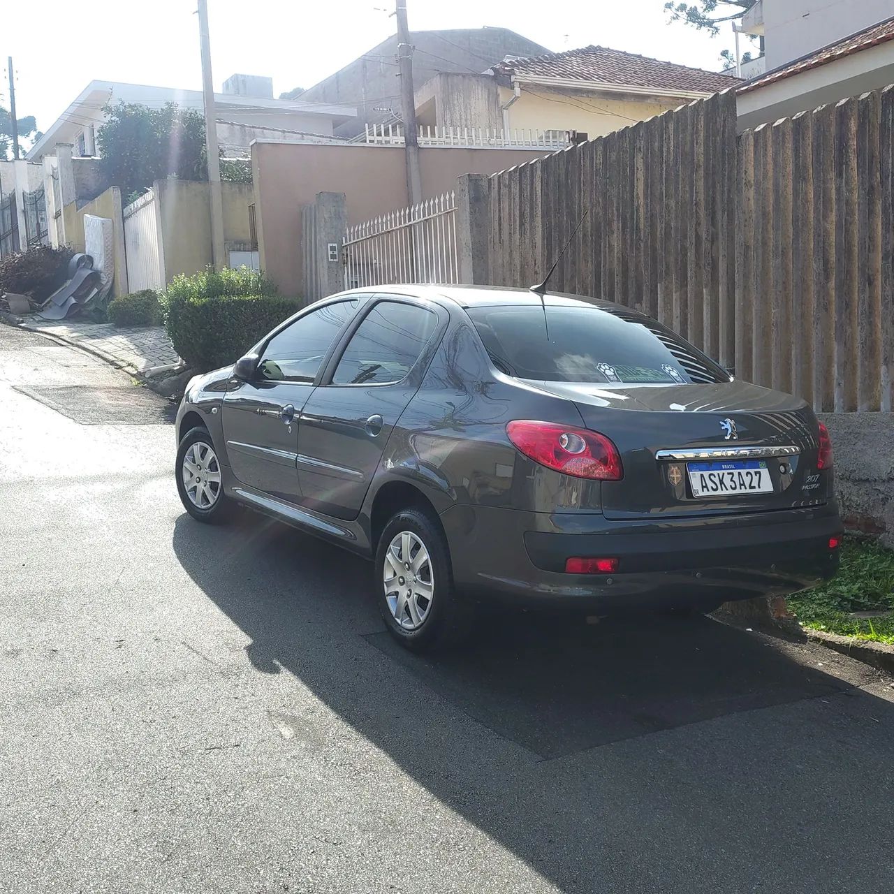 Peugeot 207 Sedan Passion XR 1.4 Flex 8V 4P 2010 - Foto 3