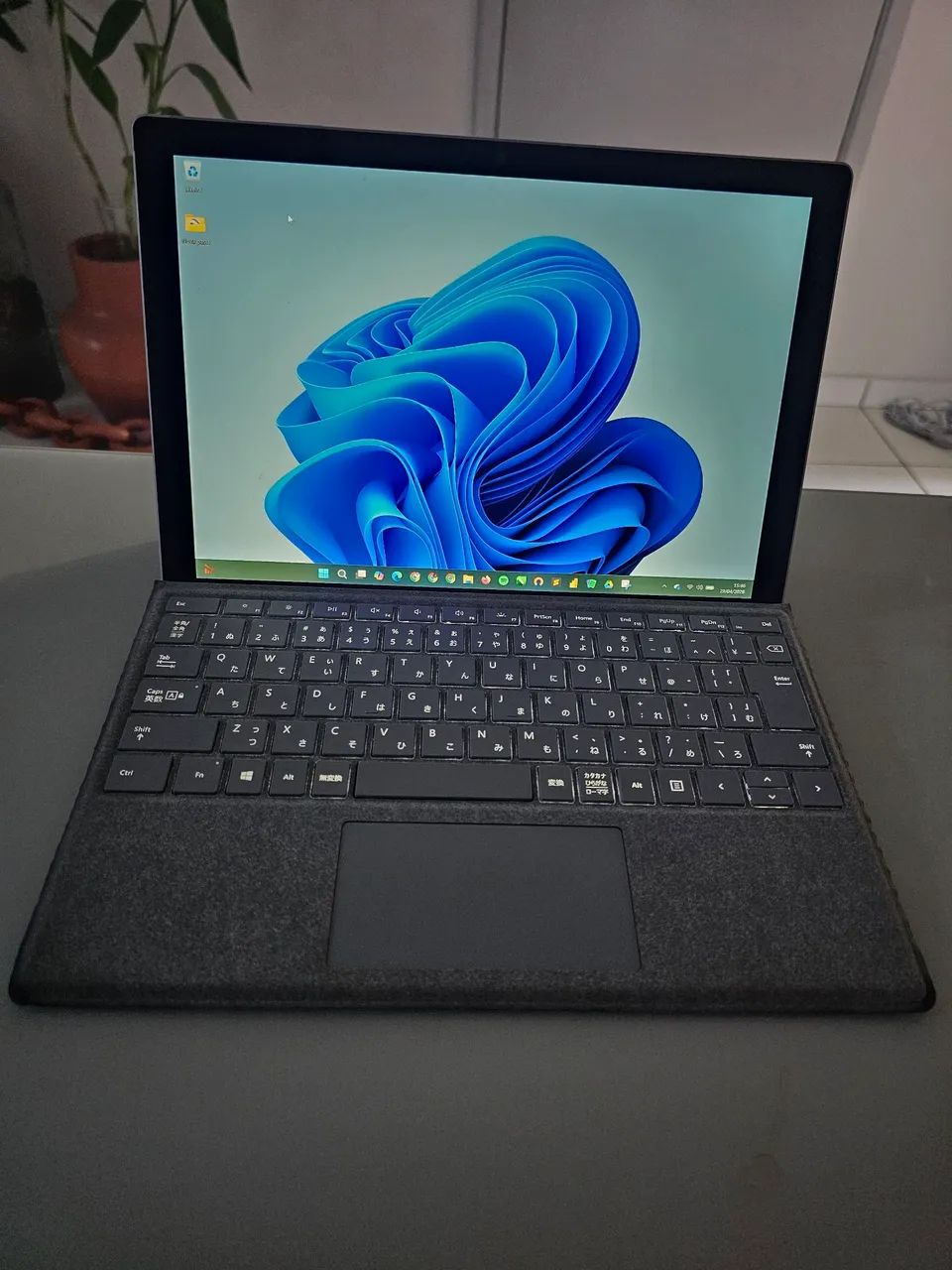 Microsoft Surface Pro6 i7 256GB 難あり Microsoft Surface Pro 6 i7 (16GB RAM / 512GB SSD) + Capa Teclado