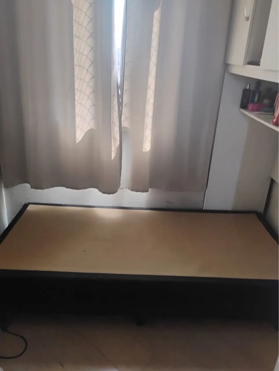 Box cama de solteiro em ótimas condições