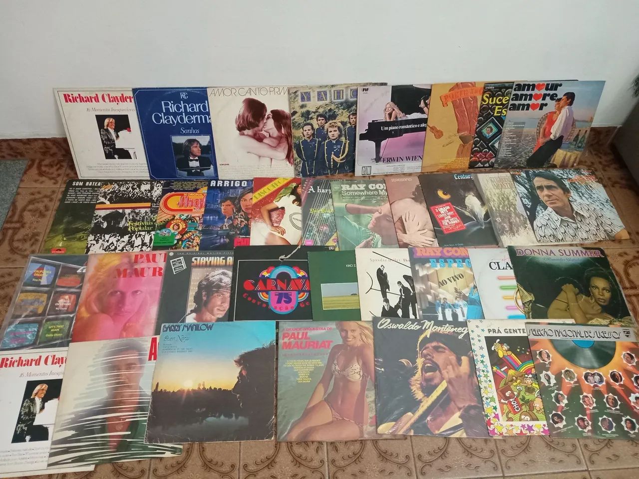 Lote de 75 discos de vinil  - Foto 2
