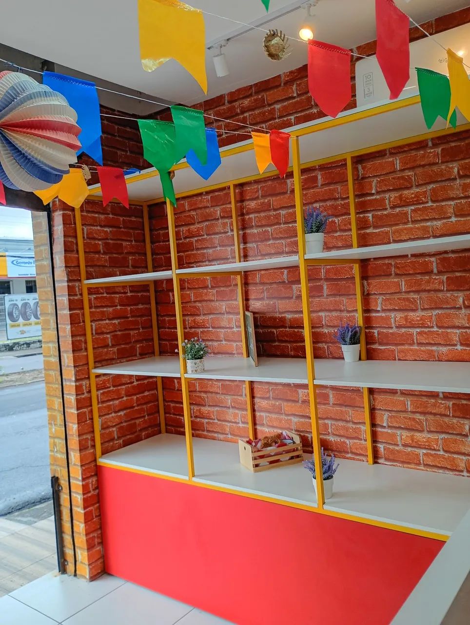 Gôndulas/ Prateleiras projetadas