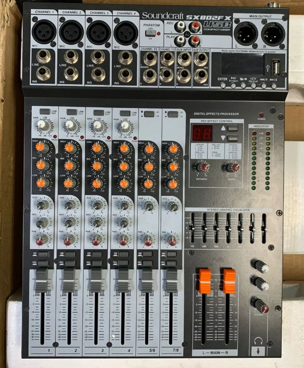 Mesa de som analógica Soundcraft SX802FX