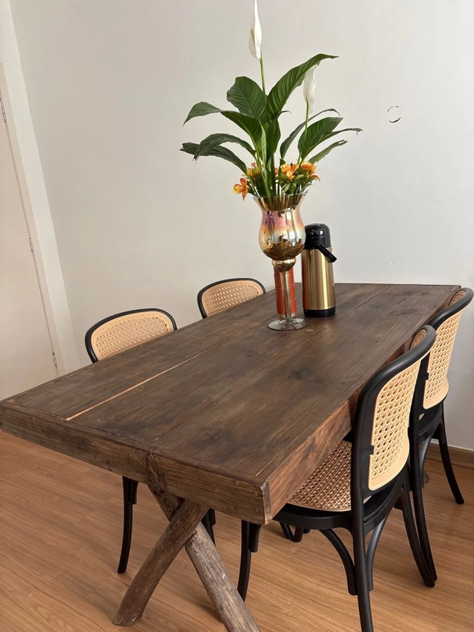 Mesa com 4 cadeiras 
