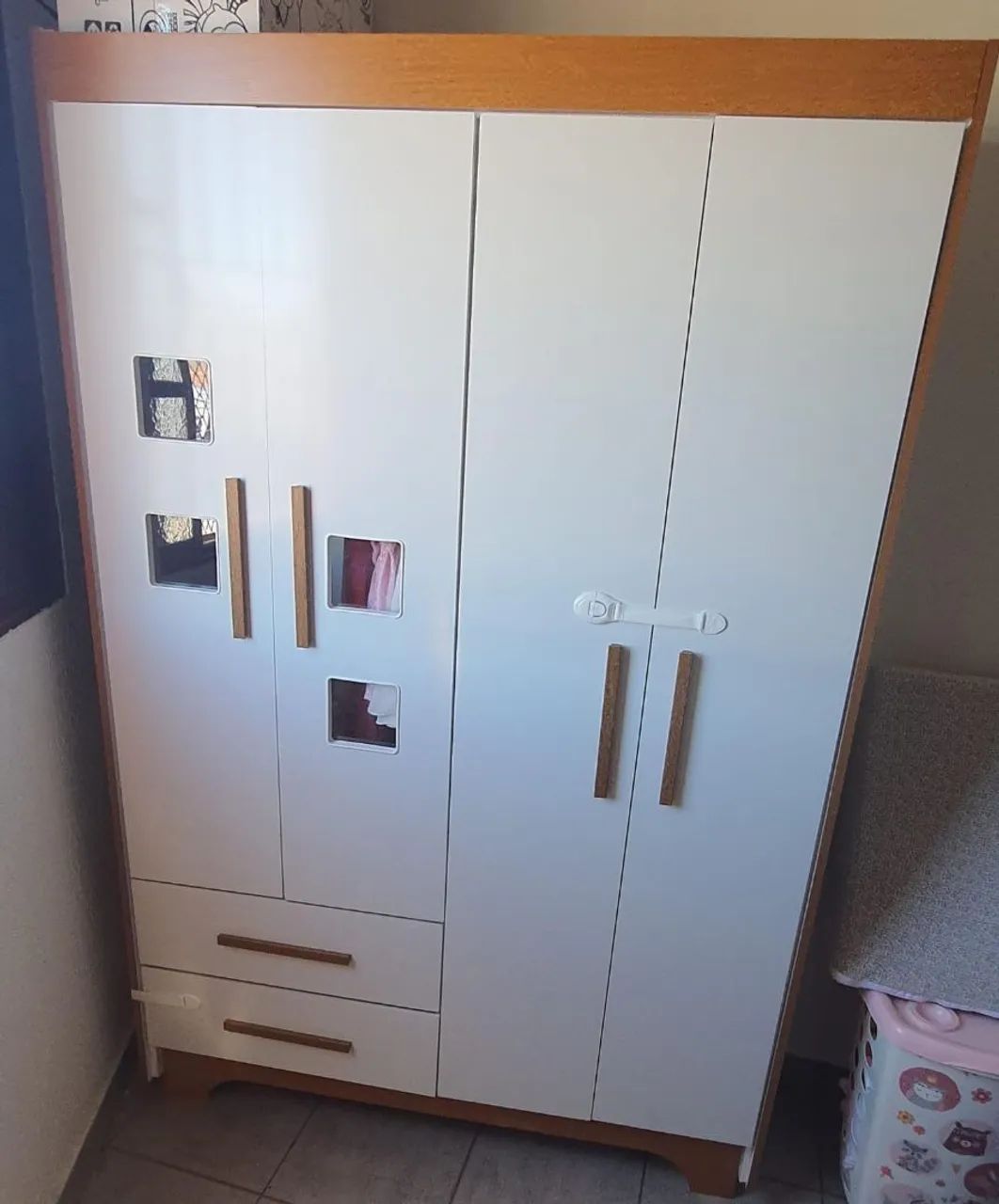 Roupeiro de bebê 4 portas 