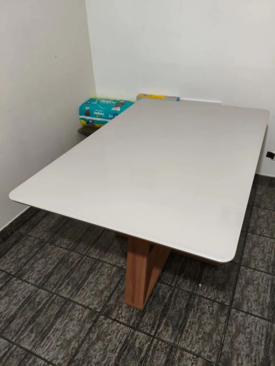 Mesa de Jantar Nova - Tampo de Vidro e Pés em Madeira Maciça - Foto 5