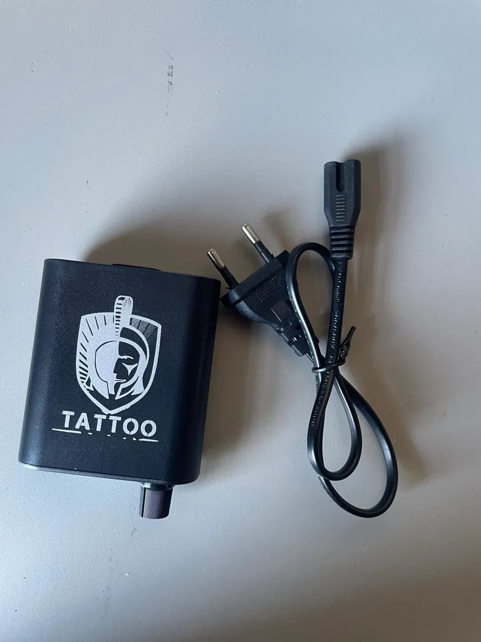Fonte Para Tatuagem Compacta Tpn-020 Bivolt 1.5v-18v 2a Na Caixa - Foto 3