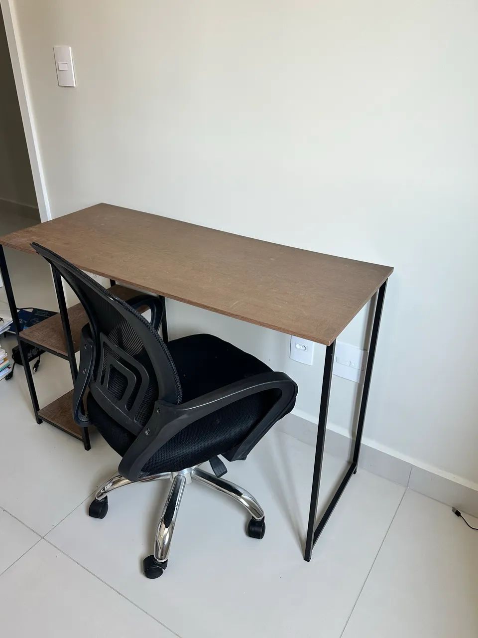 Escrivaninha + Cadeira de Escritório