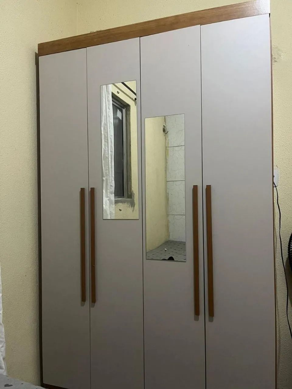 Guarda roupa semi novo